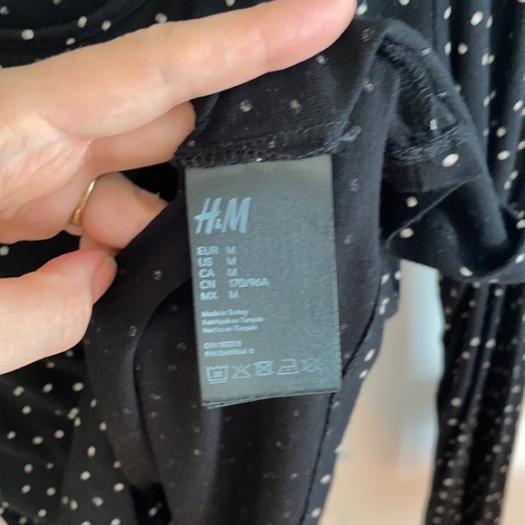 H&M Mama Maternity Long Sleeve Nursing Shirt, Size Medium - Picture 8 of 9